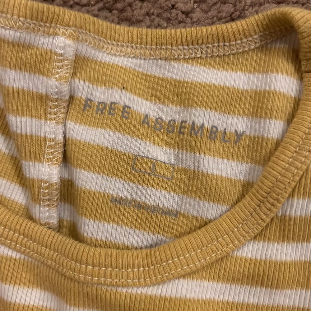 Free assembly large striped top - Picture 6 of 6